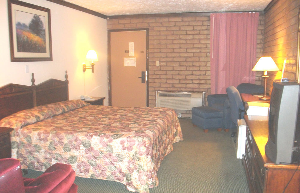 Carthage Inn Exterior photo